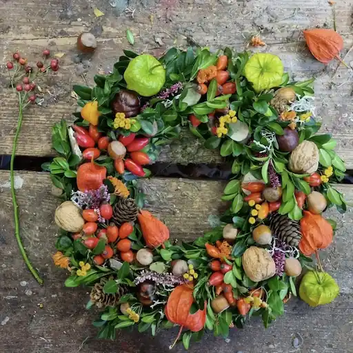 Couronne d'automne réalisées lors d'un atelier la Petite Marchande de Fleurs